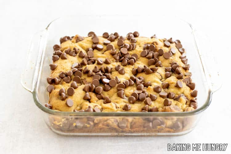 chocolate chips on top of cookie bars