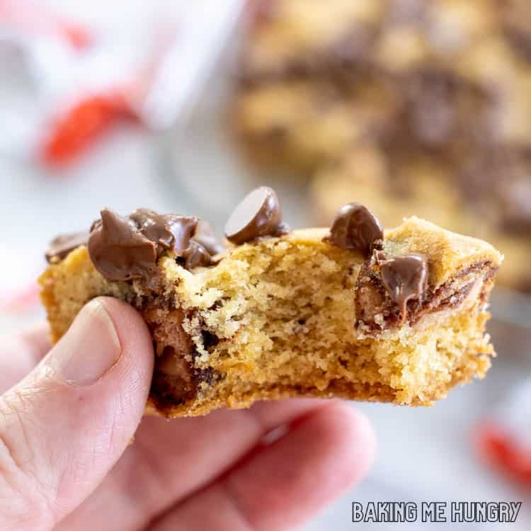 https://bakingmehungry.com/wp-content/uploads/2023/06/kinder-bueno-cookie-bars-18.jpg