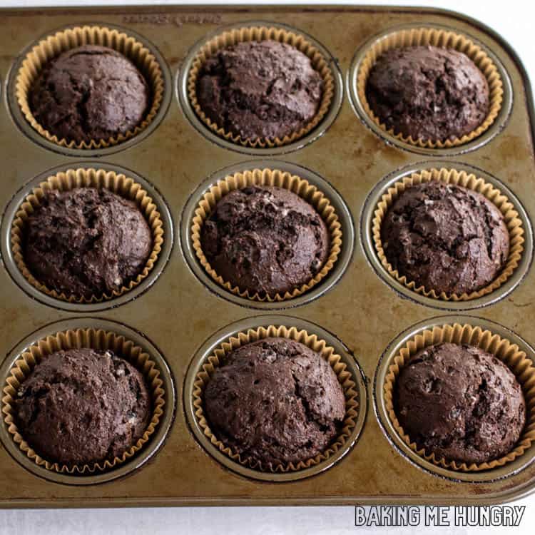 baked oreo muffins recipe in muffin tin