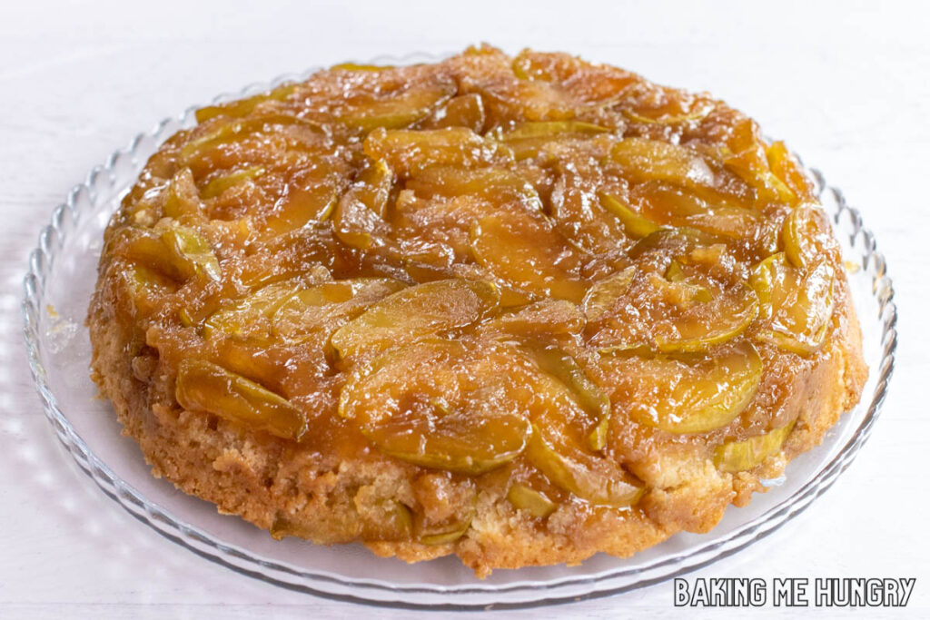 side view of the apple cake