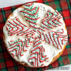 little debbie cheesecake recipe from overhead showing the christmas tree snowflake design