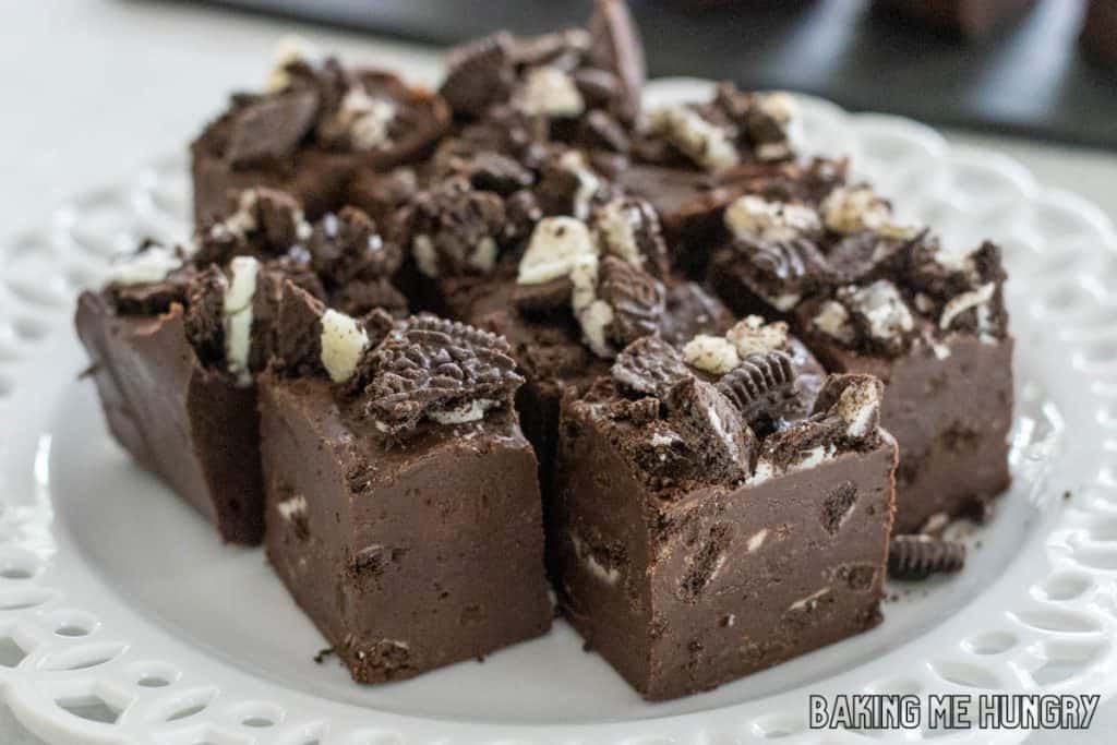3 ingredient oreo fudge on serving plate