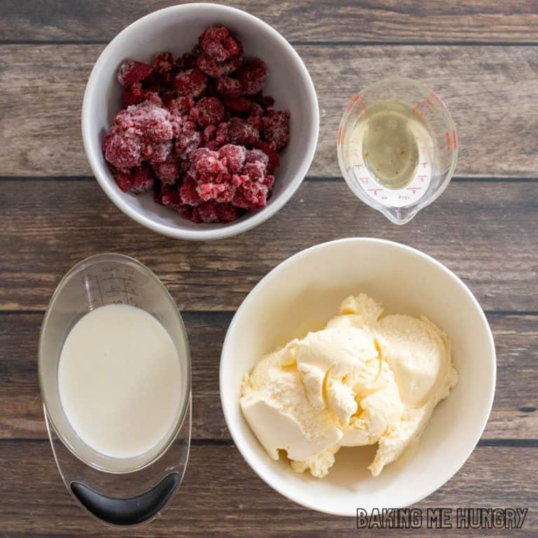 Sheake Under Raspberry Milkshake Raspberry Milkshake Recipe | Quick & Easy!