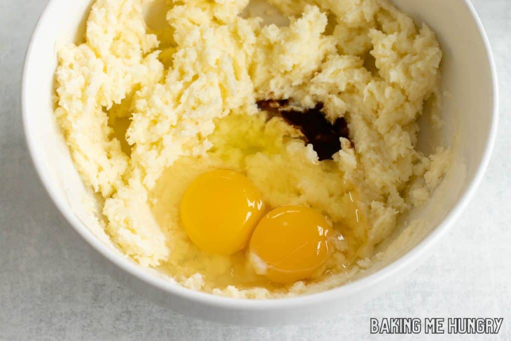 eggs and vanilla added to creamed butter and sugar