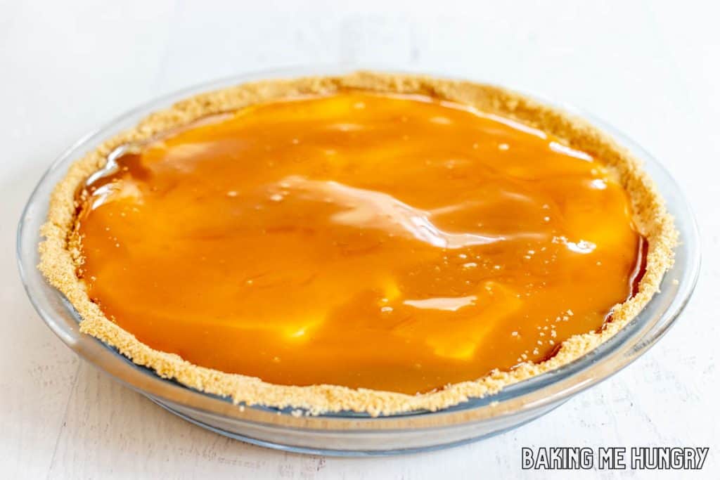 caramel spread on cheesecake