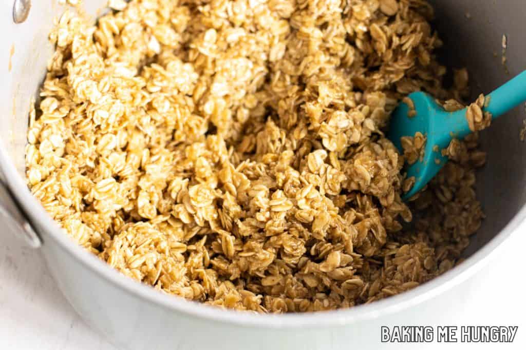 oatmeal mixture in saucepan